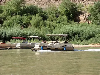 Excursions d'une journée au Grand Canyon - Promenade en bateau sur le fleuve Colorado
